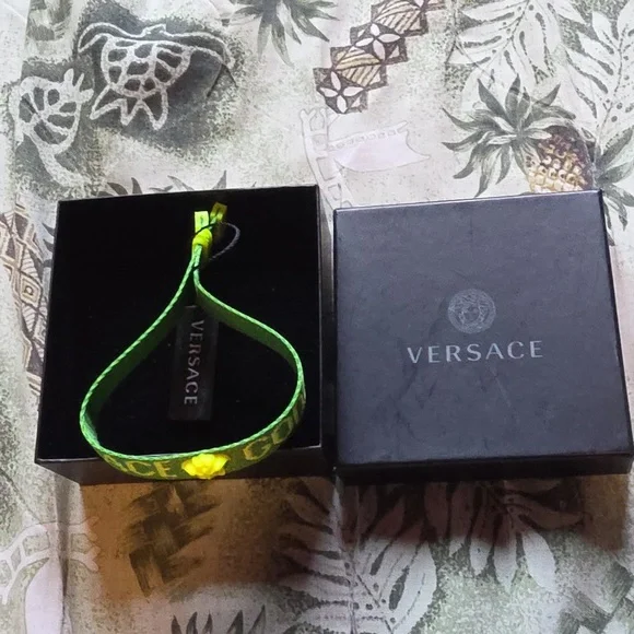 Versace Green Bracelet With The Iconic Medusa - Picture 5 of 6